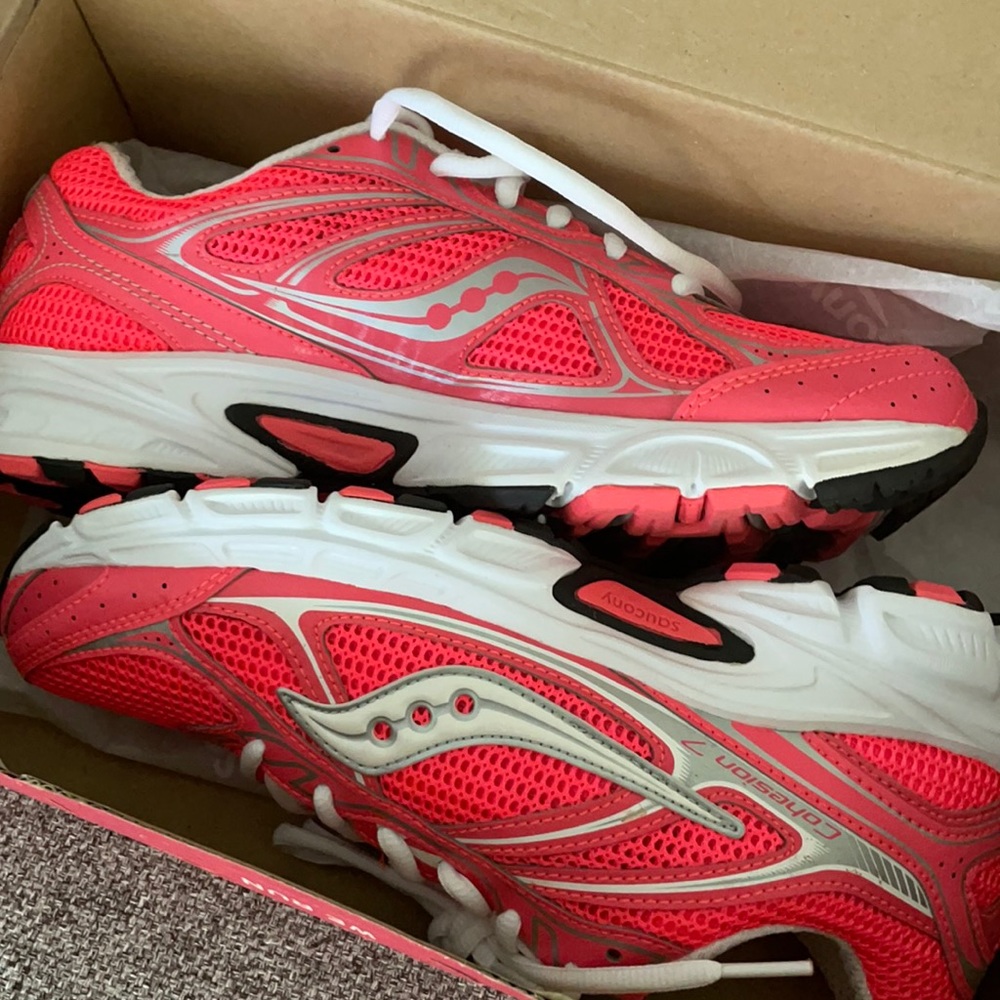 NW brand new tennis shoes, Pink